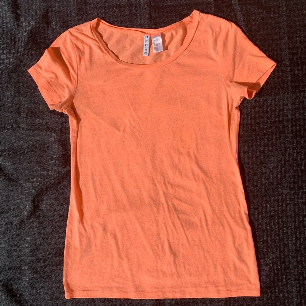 Salmon Colored Basic T-Shirt Size Small